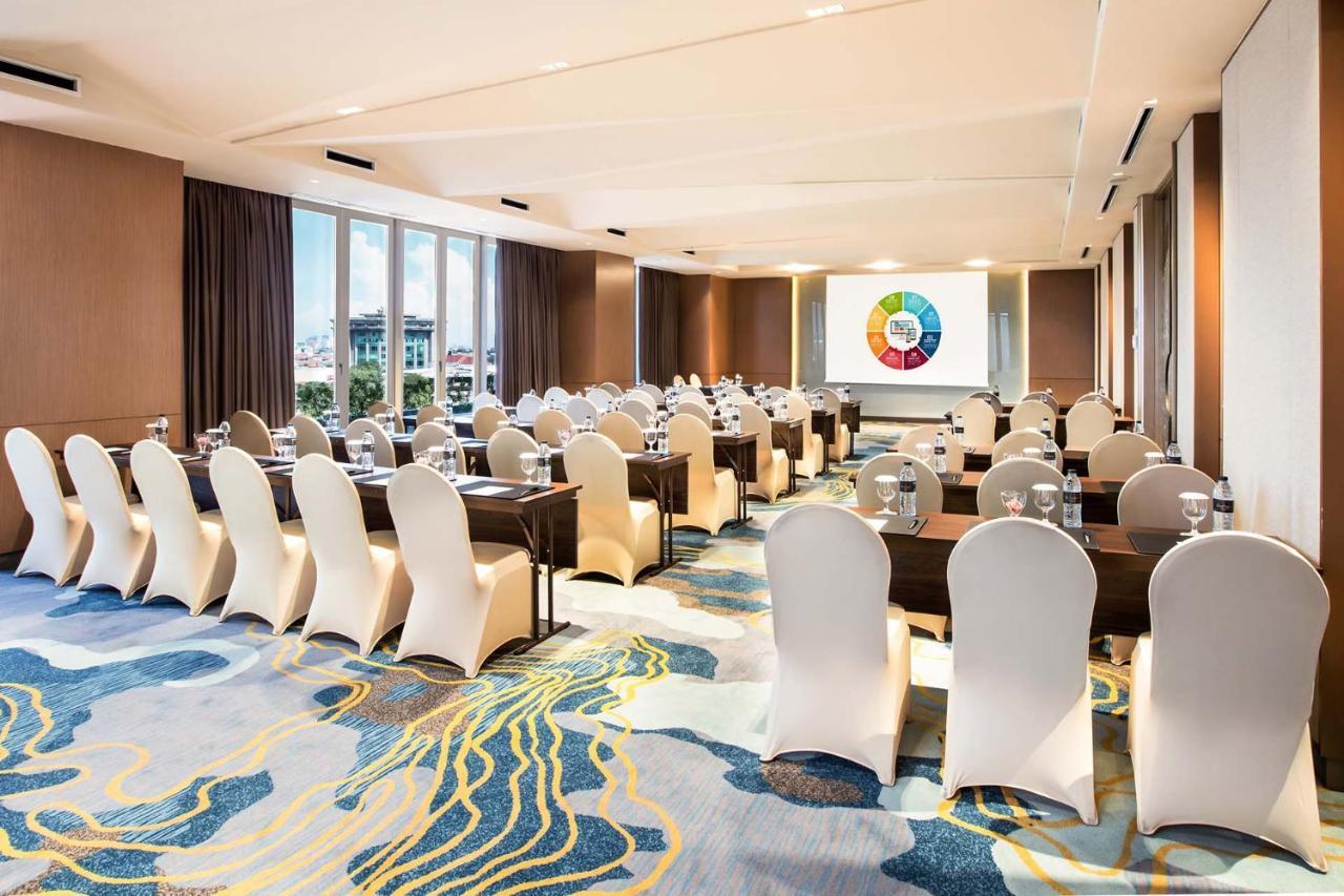 Grand Dafam Signature Hotel 4*