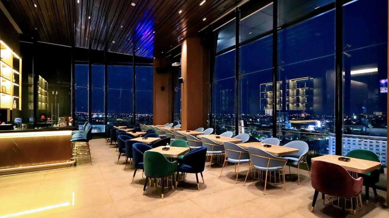 Grand Dafam Signature Hotel 4*